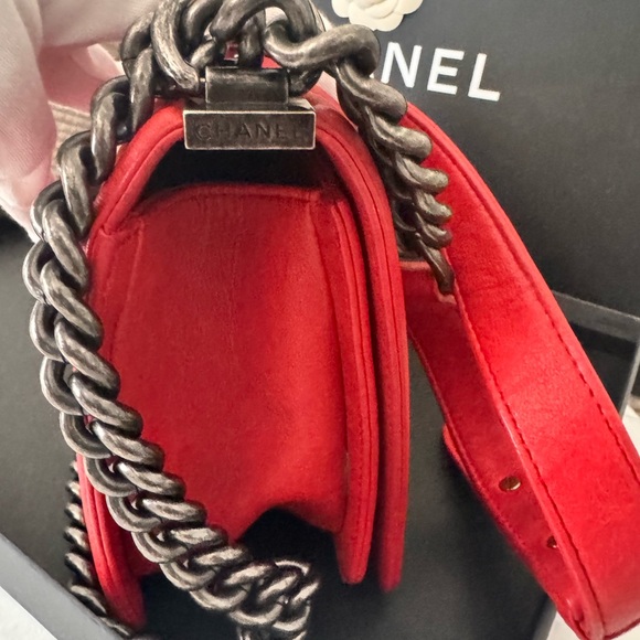 Chanel limited ,COA
Boy Flap Bag Studded Quilted Distressed Calfskin,  Medium - Picture 11 of 13